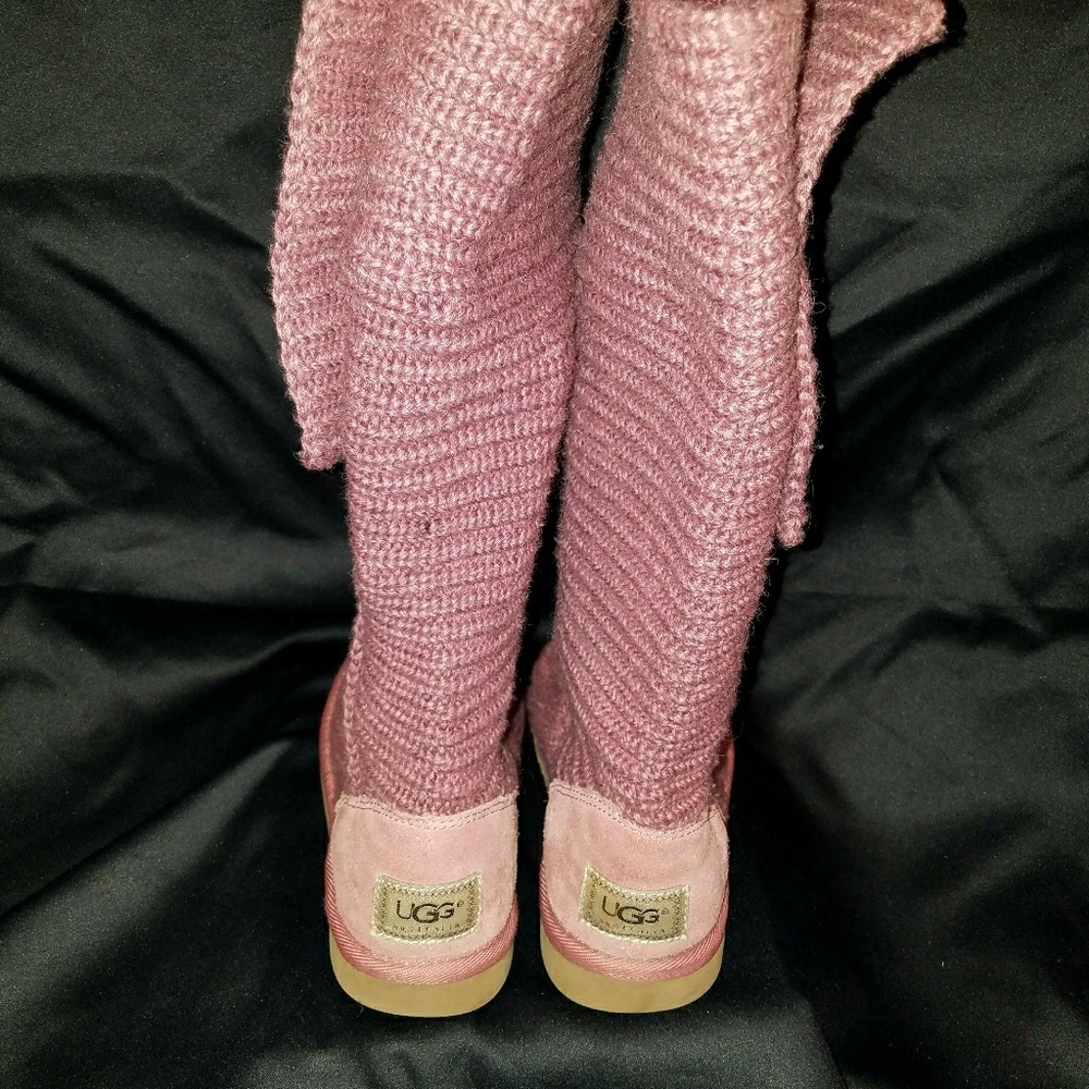 Ugg - Picture 3 of 5